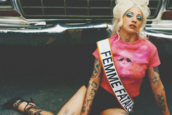 Mon Laferte estrenó “Femme Fatale”, un disco elegante y brutal, donde lo clásico se mezcla con lo experimental